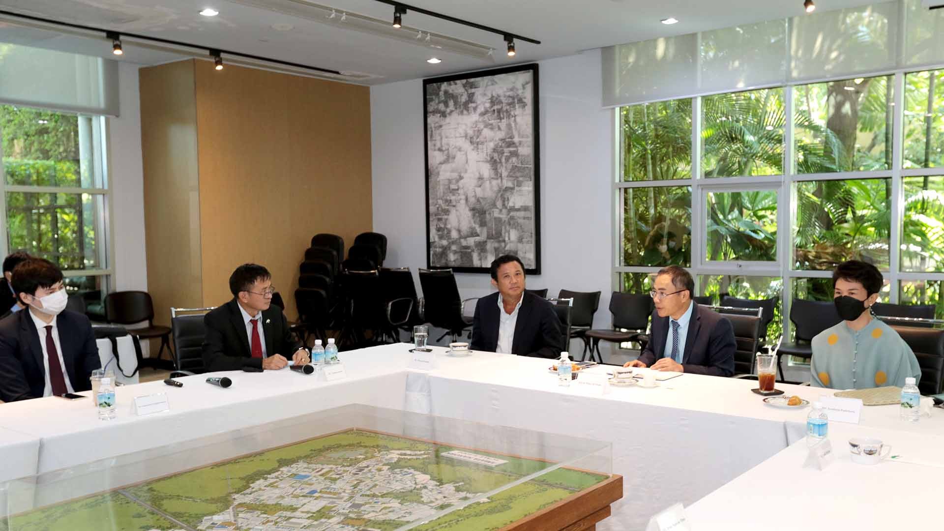 Vietnamese Ambassador works with Thailand’s Amata Group